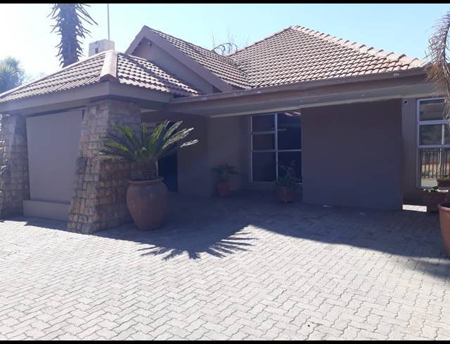250M² OFFICE TO LET IN THREE RIVERS PROPER
